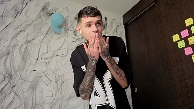 Snapshot of Saturno_v chatting on February 9, 10:02 am Saturno v online show from February 9, 10:02 am