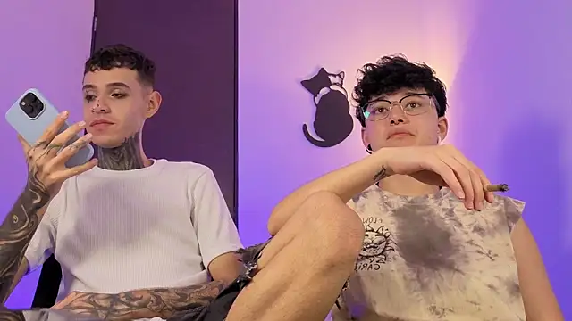 Snapshot of Saturno_v chatting on February 8, 2:42 am Saturno v online show from February 8, 2:42 am