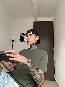 Snapshot of Saturno_v chatting on February 28, 8:19 pm Saturno v online show from February 28, 8:19 pm