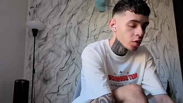 Snapshot of Saturno_v chatting on February 5, 12:12 pm Saturno v online show from February 5, 12:12 pm