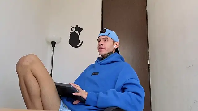 Saturno v online show from April 18, 1:02 pm