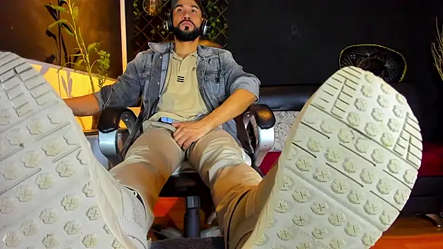 alessandro wye online show from February 15, 2:45 am