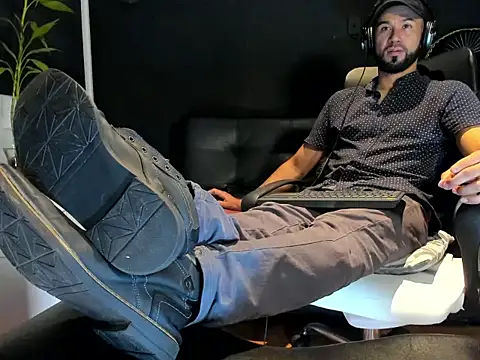 Snapshot of alessandro_wye chatting on October 24, 3:05 am alessandro wye online show from October 24, 3:05 am