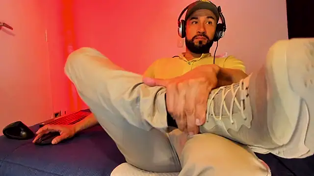 Snapshot of alessandro_wye chatting on December 16, 1:48 pm alessandro wye online show from December 16, 1:48 pm