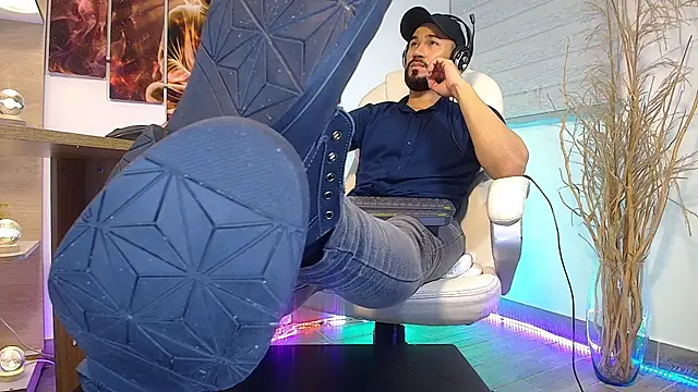 Snapshot of alessandro_wye chatting on March 16, 7:48 am alessandro wye online show from March 16, 7:48 am