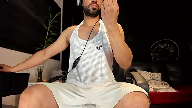 Snapshot of alessandro_wye chatting on November 4, 6:50 am alessandro wye online show from November 4, 6:50 am