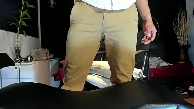 Snapshot of alessandro_wye chatting on October 31, 1:13 am alessandro wye online show from October 31, 1:13 am