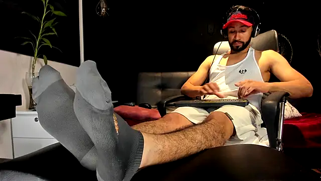 Snapshot of alessandro_wye chatting on November 13, 2:37 am alessandro wye online show from November 13, 2:37 am