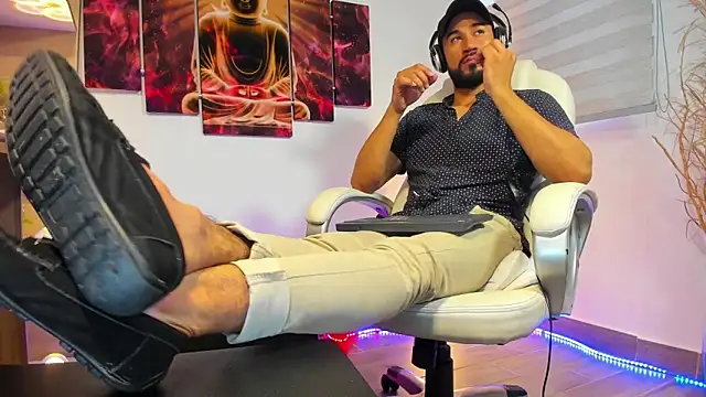 Snapshot of alessandro_wye chatting on February 28, 11:47 am alessandro wye online show from February 28, 11:47 am