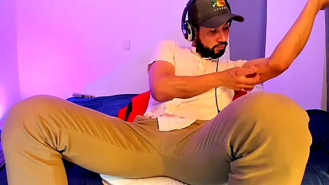 Snapshot of alessandro_wye chatting on December 3, 6:36 am alessandro wye online show from December 3, 6:36 am