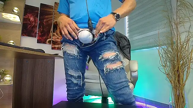 Snapshot of alessandro_wye chatting on March 19, 12:45 pm alessandro wye online show from March 19, 12:45 pm