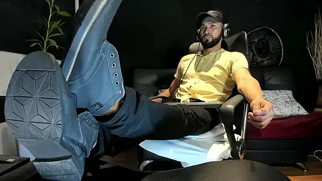 Snapshot of alessandro_wye chatting on October 29, 4:44 am alessandro wye online show from October 29, 4:44 am