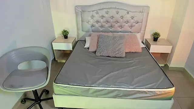 escarleth   online show from October 27, 12:50 pm