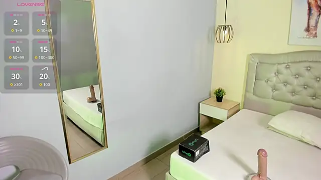 escarleth   online show from January 6, 12:42 pm