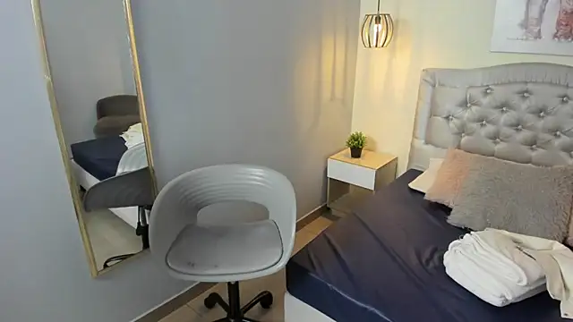 Snapshot of escarleth__ chatting on June 16, 2:17 pm escarleth online show from June 16, 2:17 pm