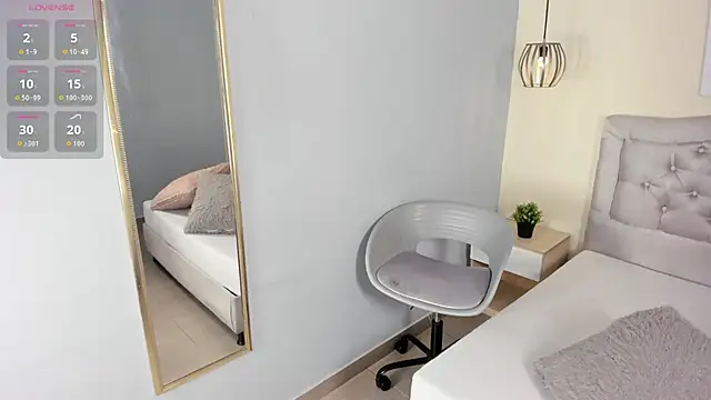 escarleth   online show from March 7, 1:49 pm