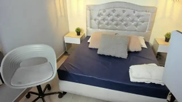 escarleth   online show from March 24, 12:16 pm