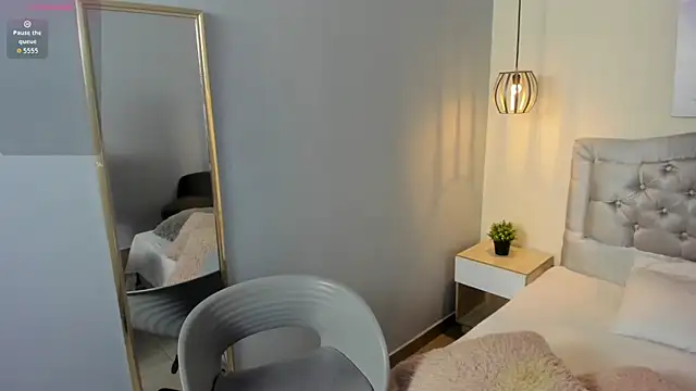 escarleth   online show from March 31, 1:46 pm