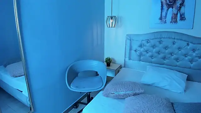 escarleth   online show from February 28, 1:22 pm