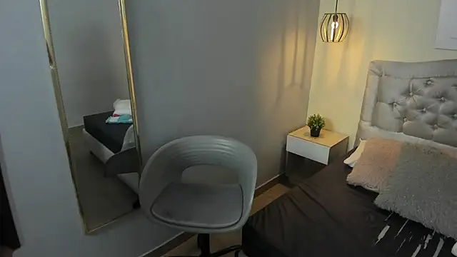 escarleth   online show from March 3, 1:51 pm