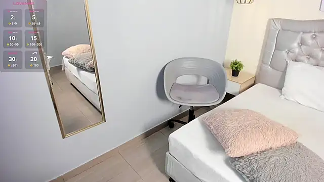 escarleth   online show from March 12, 11:58 am