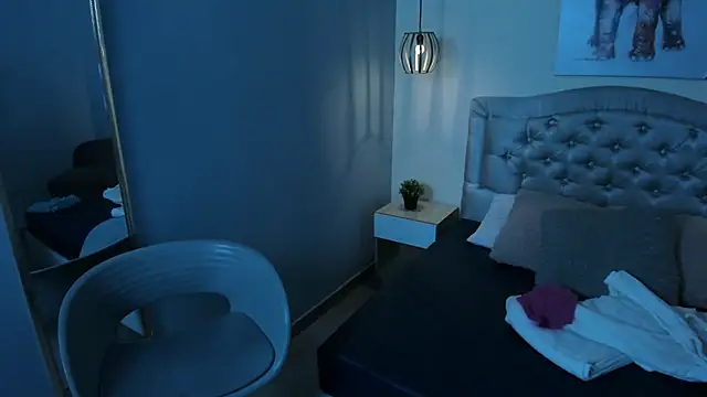 escarleth   online show from April 20, 1:56 pm