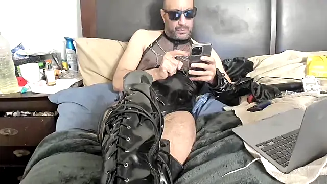 kinkyguy32323 online show from February 1, 1:09 pm