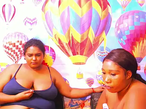 Snapshot of SexcGals chatting on December 10, 11:08 pm SexcGals online show from December 10, 11:08 pm