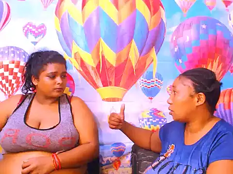 Snapshot of SexcGals chatting on December 15, 8:04 pm SexcGals online show from December 15, 8:04 pm