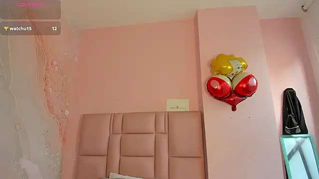 soyzarahtorres online show from October 13, 3:46 pm