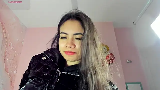 soyzarahtorres online show from December 16, 9:41 pm