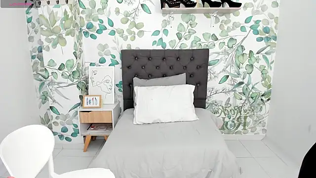 soyzarahtorres online show from March 20, 1:13 am