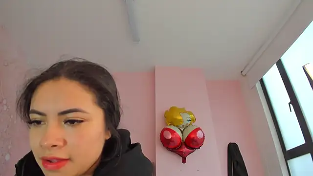 soyzarahtorres online show from October 25, 4:07 pm