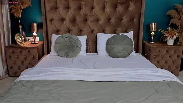 CalyMoon online show from April 15, 7:07 pm