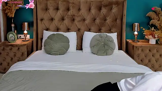 CalyMoon online show from April 3, 7:09 pm