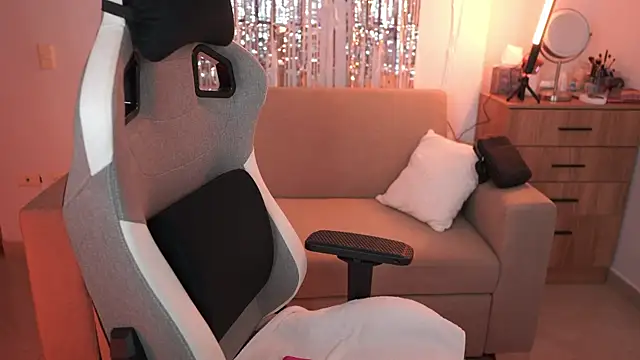 anyacutex online show from January 7, 7:52 pm