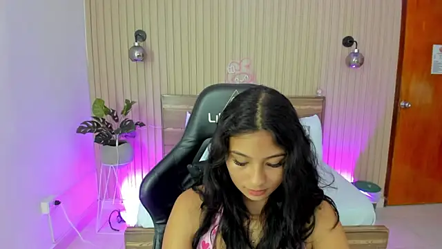 Snapshot of melody_flowers chatting on March 7, 3:28 pm melody flowers online show from March 7, 3:28 pm