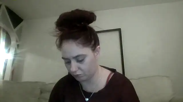 Snapshot of lilbishmiss chatting on November 17, 3:10 am lilbishmiss online show from November 17, 3:10 am