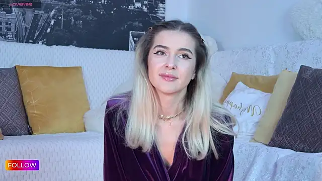 Sarah-Hart online show from November 30, 3:46 pm