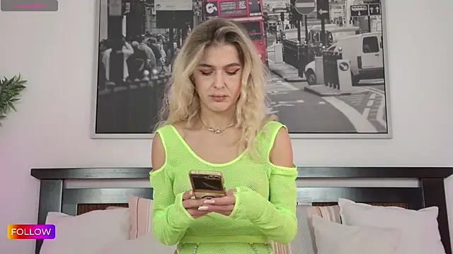 Sarah-Hart online show from October 15, 7:38 am