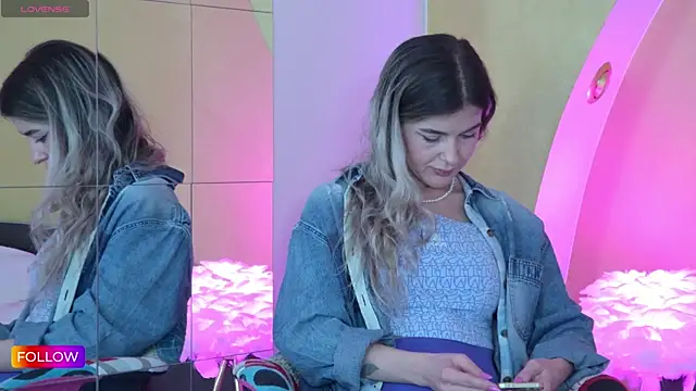 Sarah-Hart online show from February 18, 12:06 pm