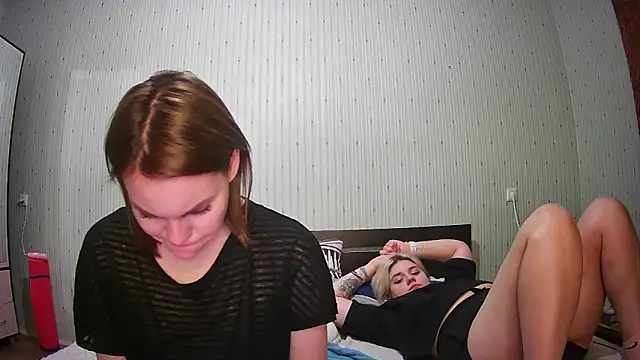 Snapshot of ChrisGirls chatting on February 7, 6:24 pm ChrisGirls online show from February 7, 6:24 pm