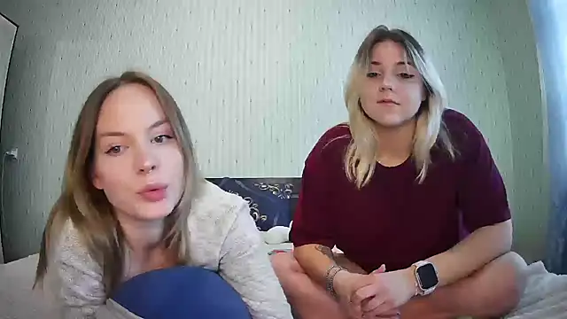 Snapshot of ChrisGirls chatting on September 30, 11:38 am ChrisGirls online show from September 30, 11:38 am