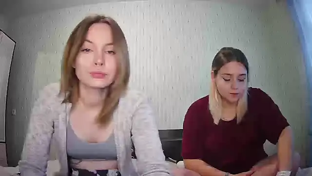 Snapshot of ChrisGirls chatting on September 29, 11:27 am ChrisGirls online show from September 29, 11:27 am