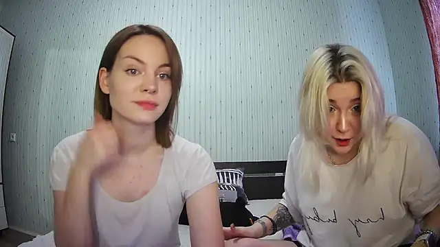 Snapshot of ChrisGirls chatting on February 2, 10:56 am ChrisGirls online show from February 2, 10:56 am