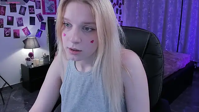 KarambaMoon online show from February 8, 8:32 pm