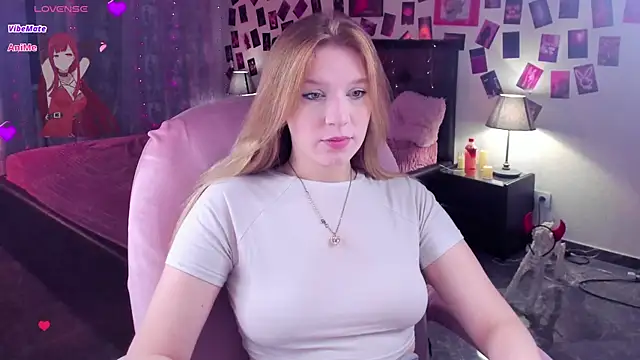 Snapshot of KarambaMoon chatting on November 13, 8:57 pm KarambaMoon online show from November 13, 8:57 pm