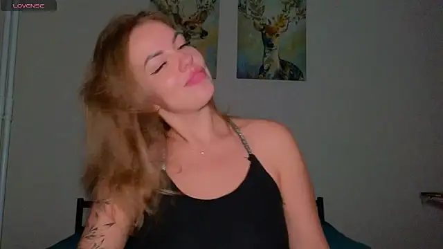 EmilyRobbie online show from March 13, 6:57 pm