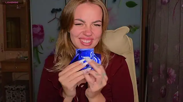 EmilyRobbie online show from November 1, 5:29 pm