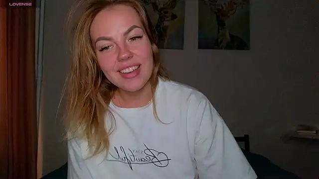 EmilyRobbie online show from April 19, 3:46 pm